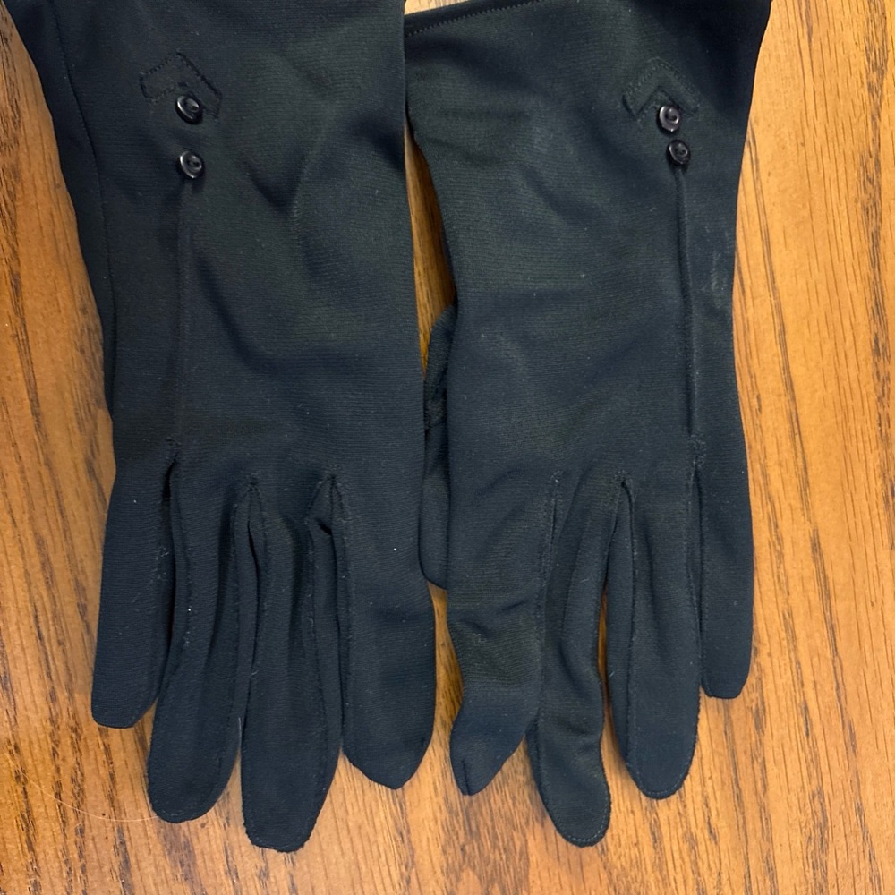 Elegant Vintage Black Buttoned Gloves